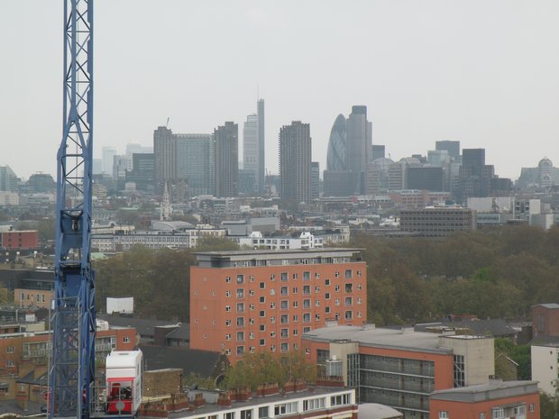  Vue générale sur la City (quartier d'affaires de Londres)